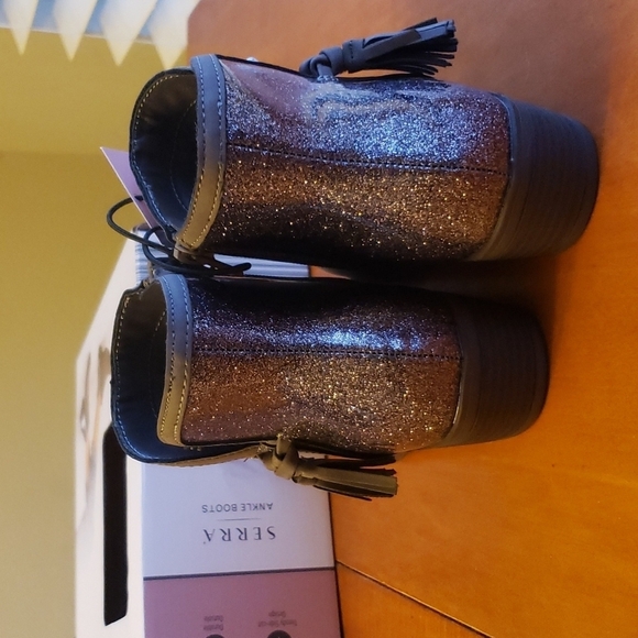 Serra gray ankle boots sz. 6 - Picture 10 of 12